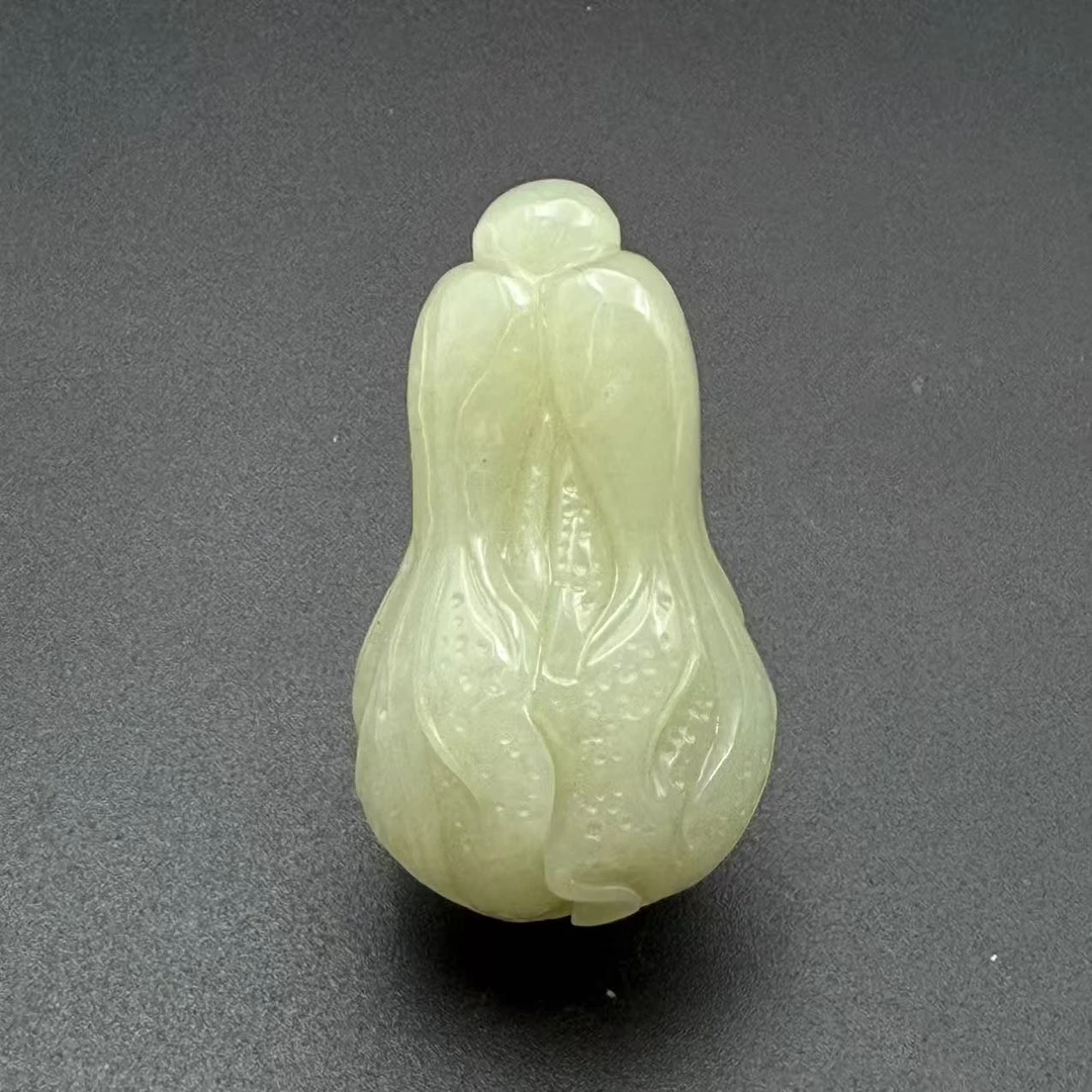 LOT.14/20世纪和田玉白菜雕件/Q527686