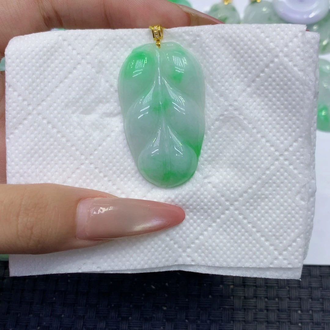 求***地翡翠18K金镶嵌颈饰11111111111