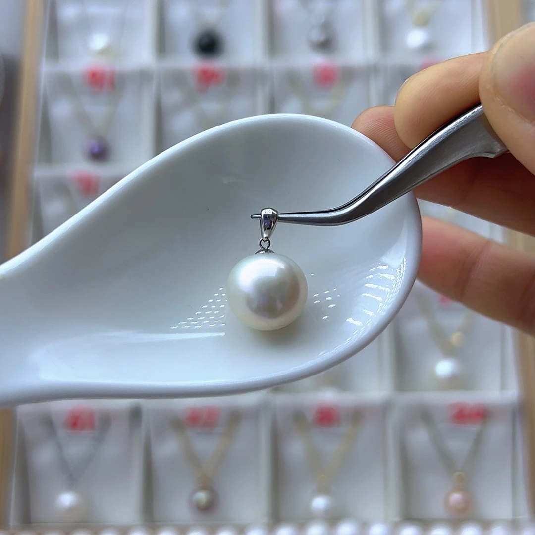 18K金镶嵌淡水珍珠吊坠(不含链)