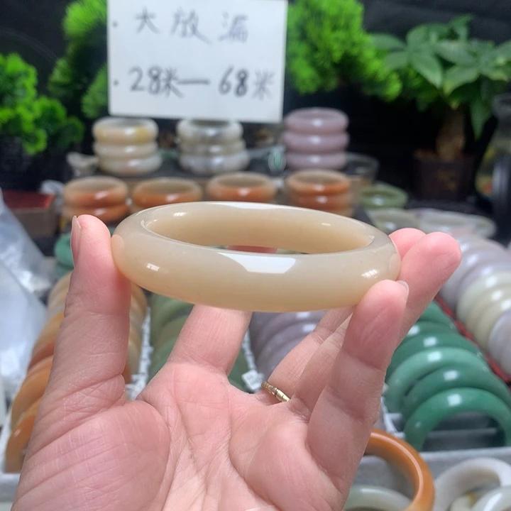 石英质玉（佘太翠）未镶嵌手镯60.3