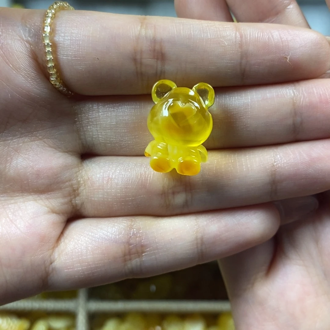 琥珀裸石未镶嵌公**底小熊
