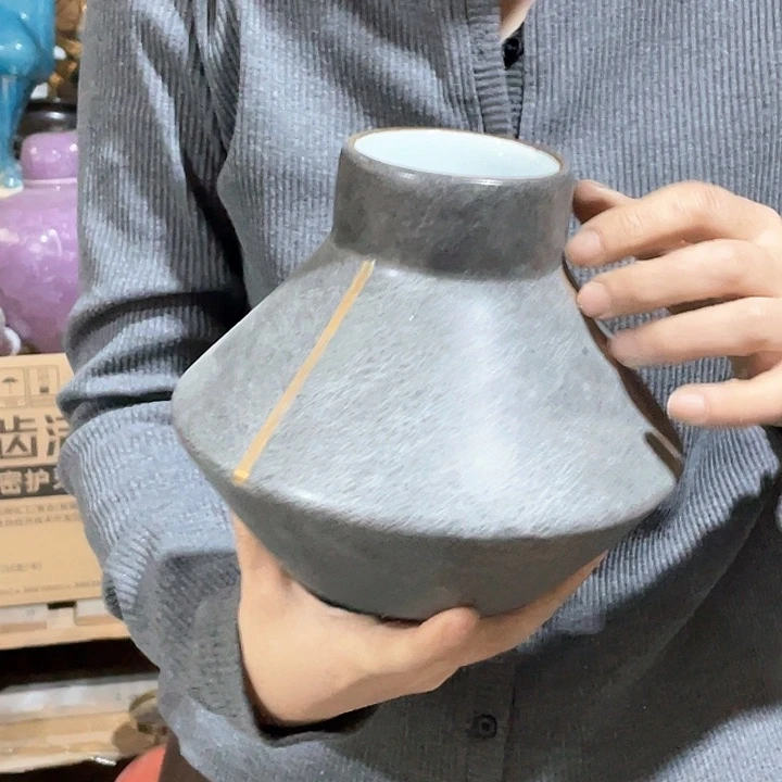 陶瓷花瓶，仿真绿植。