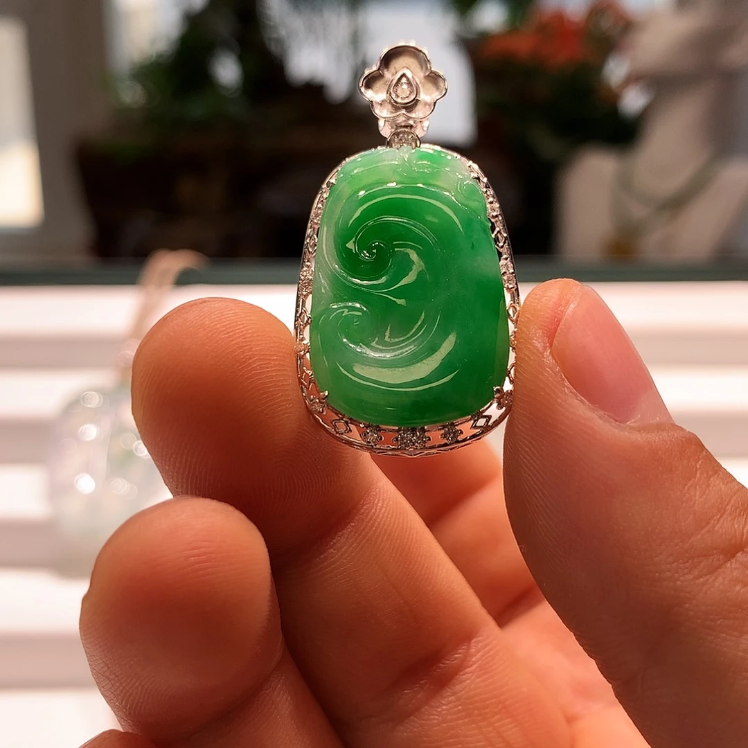 翡翠18K金镶嵌颈饰天然缅甸翡翠