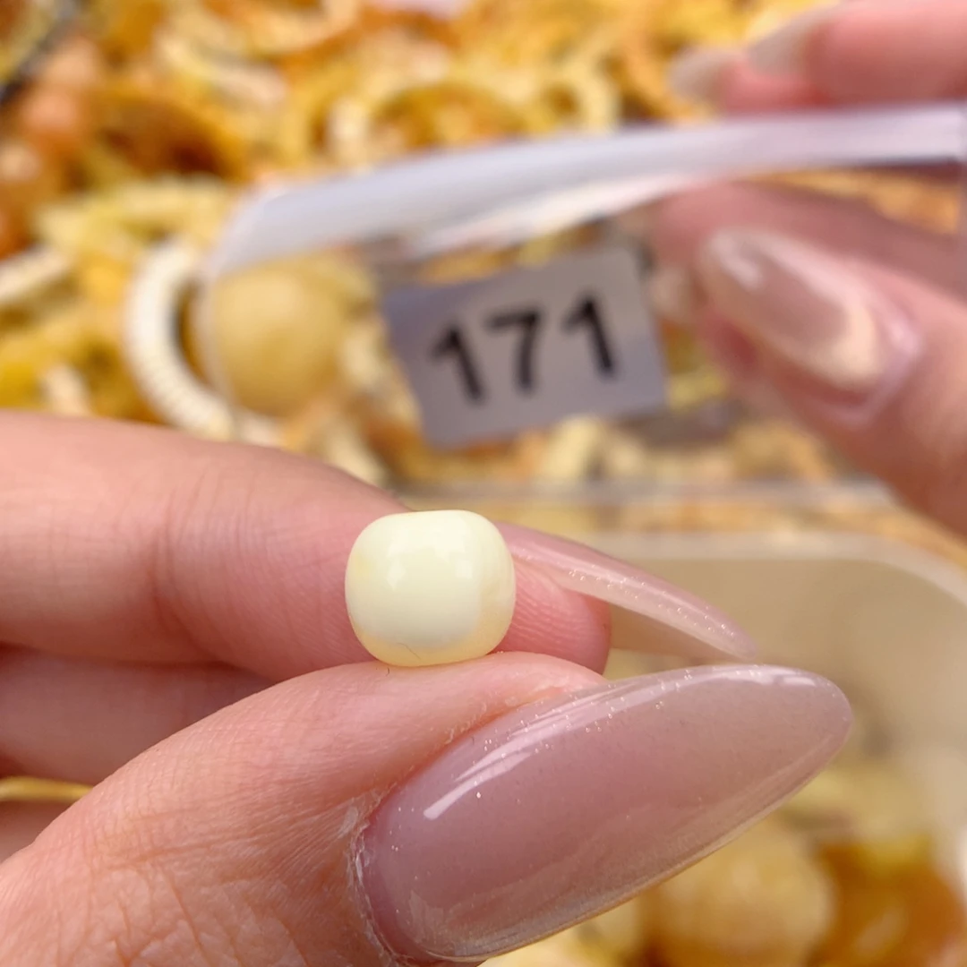 彩***虹琥珀未镶嵌珠宝奇石