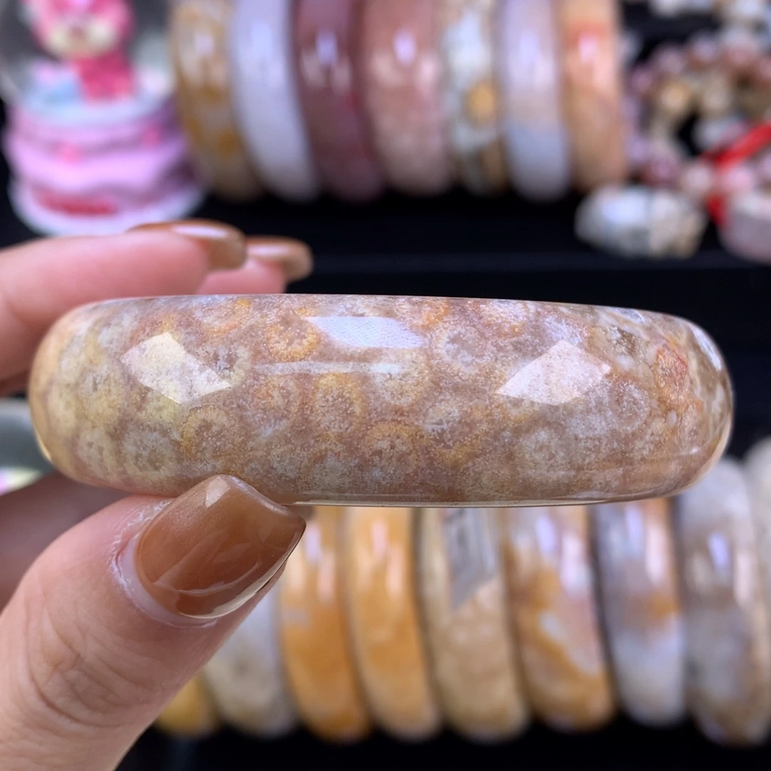 硅化珊瑚（珊瑚玉）未镶嵌颈饰福利手镯58口（42号）