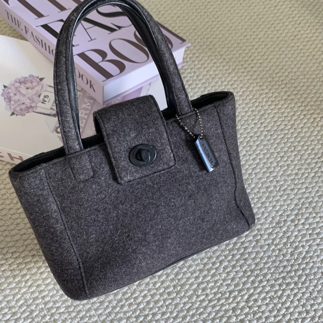 95新 COACH/蔻驰 经典百搭时尚复古灰色毛呢手提菜篮子休闲简约