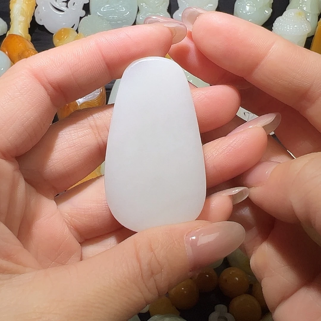 颈饰未镶嵌和田玉李**探