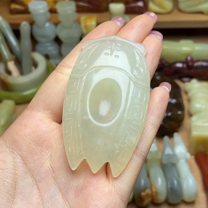 蛇纹石玉未镶嵌颈饰