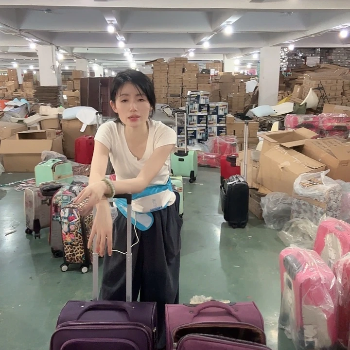 PU紫色系旅行箱瑕疵20寸