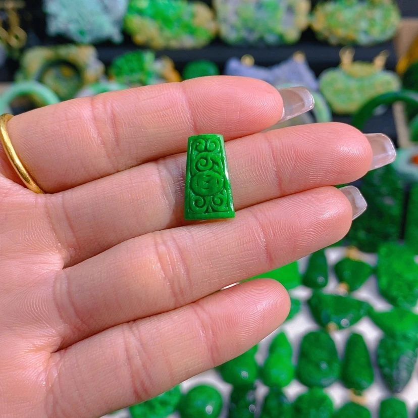 【闪购商品】翡翠颈饰未镶嵌手牌