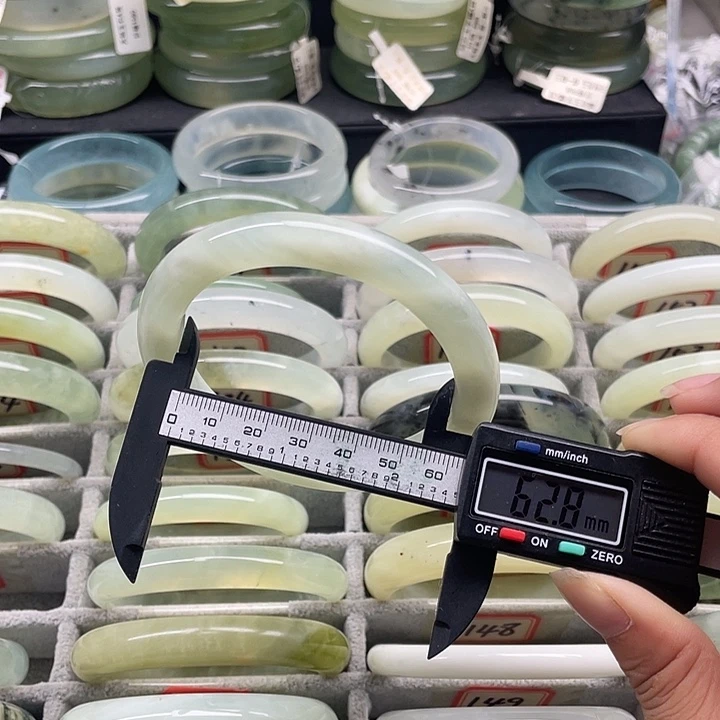 蛇纹石玉未镶嵌手镯127