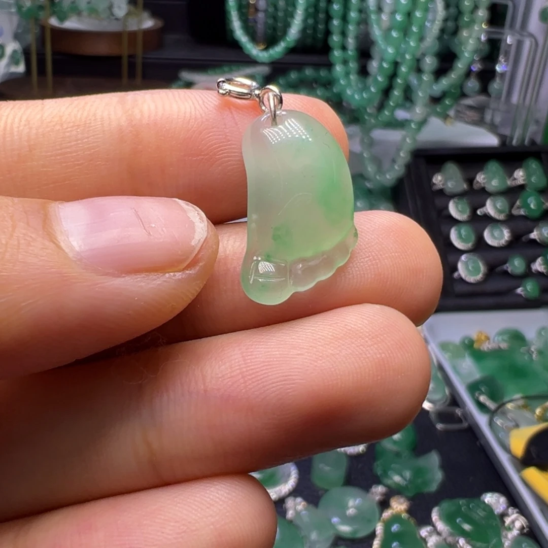 石英岩玉未镶嵌颈饰