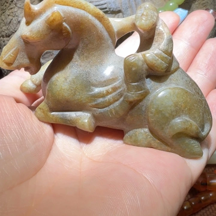 睢***心颈饰未镶嵌和田玉（糖玉）