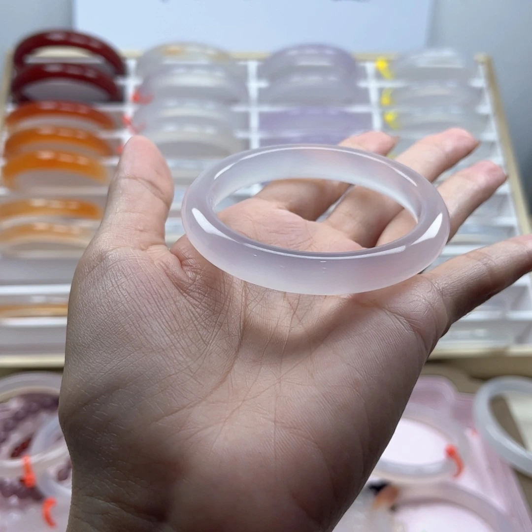 玛瑙/玉髓手镯未镶嵌八**