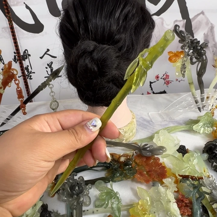 蛇纹石玉未镶嵌发饰辞****?