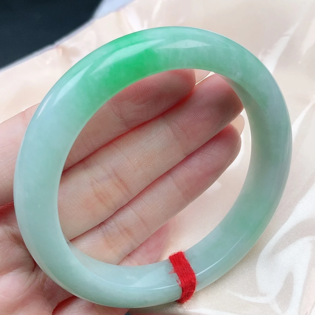 翡翠手镯未镶嵌美**行59圈口881728