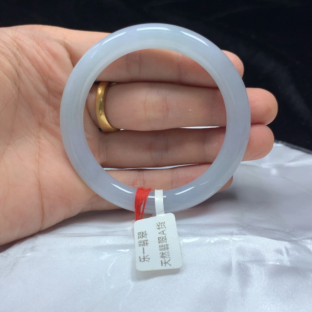 翡翠未镶嵌手镯（圆镯）51.5