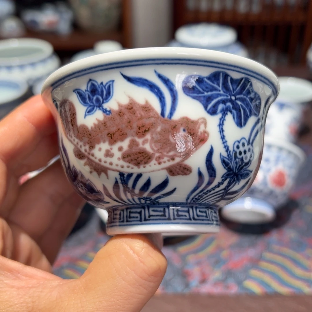 陶精品青花釉里红鱼藻纹压手杯口径约9.4厘米