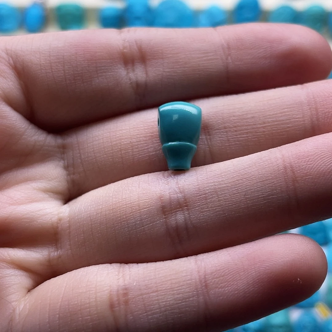 绿松石未镶嵌颈饰