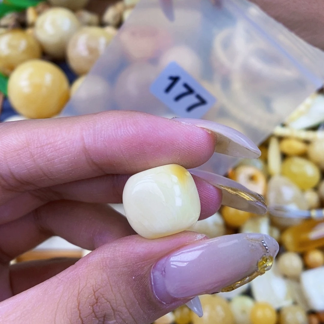 琥珀未镶嵌珠宝奇石13.2