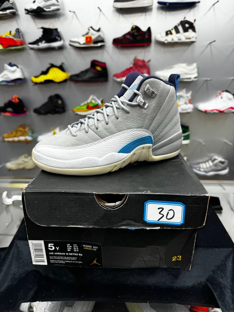 nike aj12白灰 全新原盒 37.5码  30