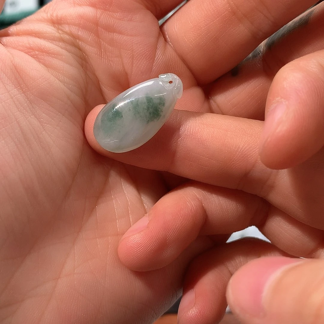 翡翠未镶嵌颈饰福瓜