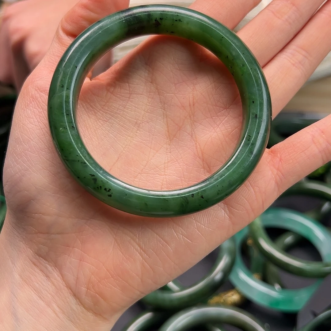 和田玉（碧玉）未镶嵌手镯