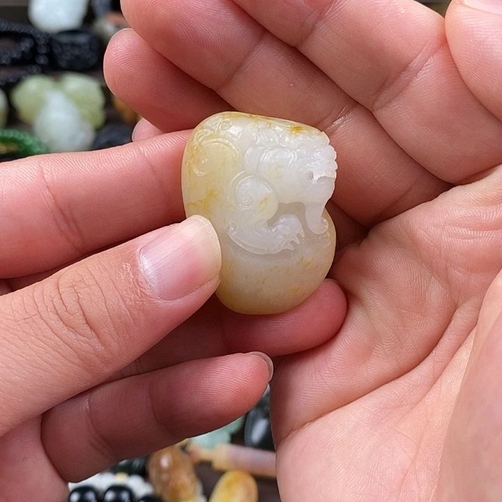 心***安和田玉未镶嵌颈饰