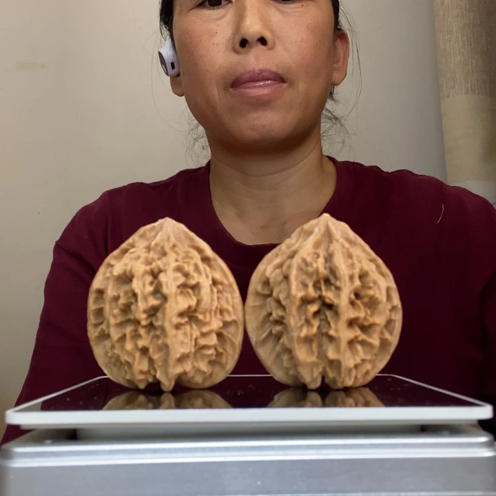 红***型吊坠文玩核桃九龙