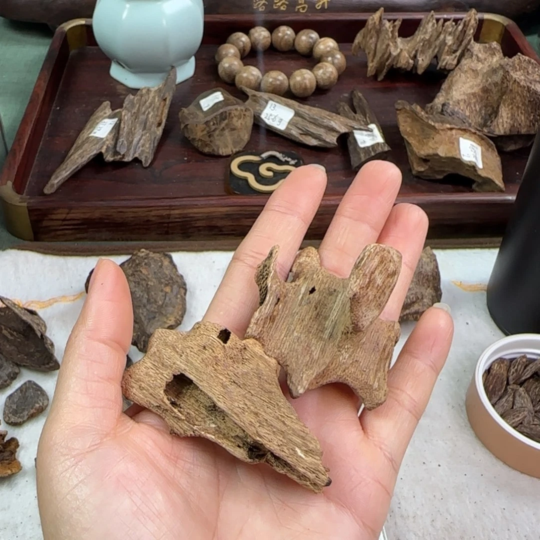 沉香沉香碎屑海南熟结红土6.2g