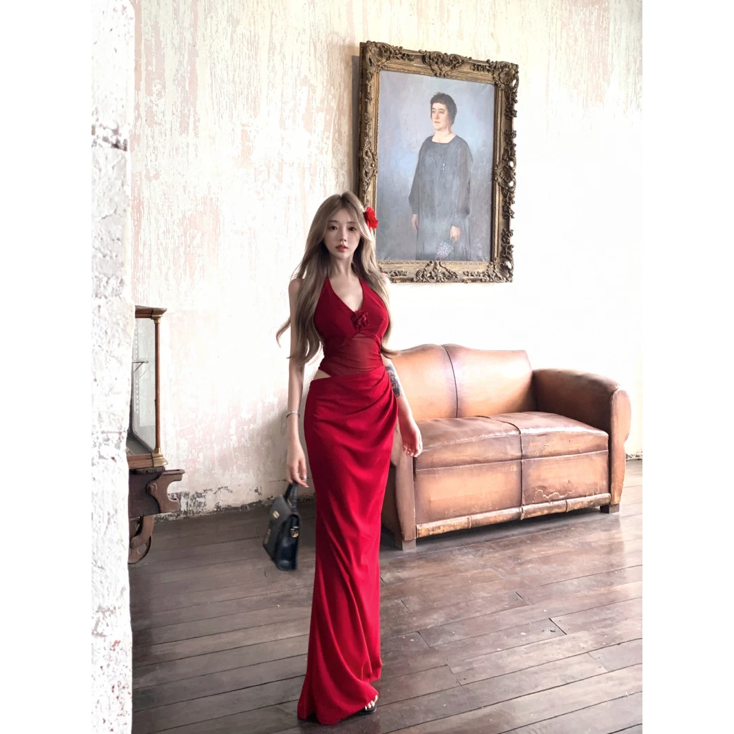 红色港风V领网纱拼接露背挂脖连衣裙女法式优雅立体花朵包臀裙子