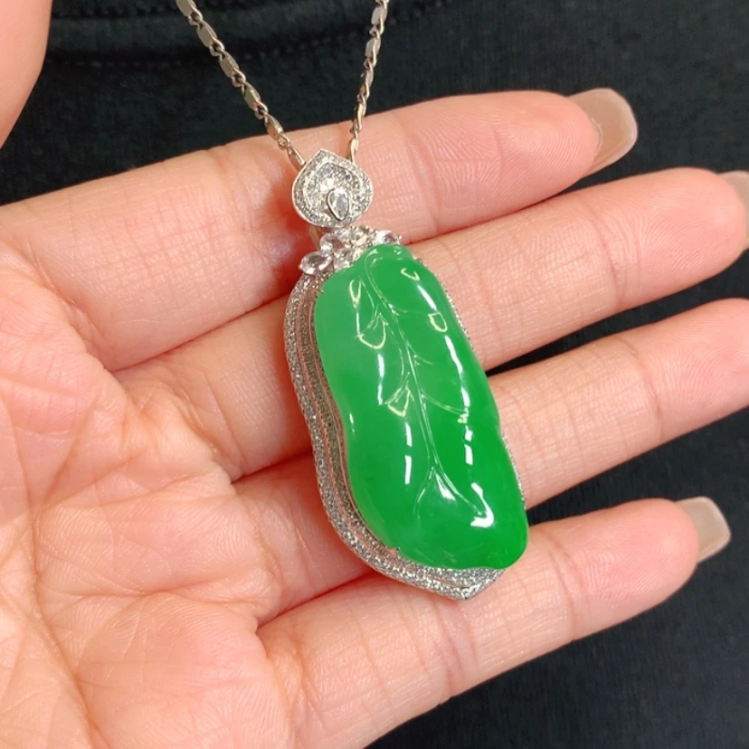 【闪购商品】颈饰18K金镶嵌翡翠叶子