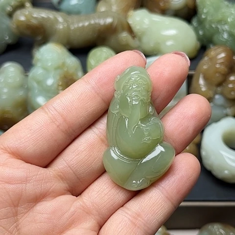 和田玉未镶嵌颈饰心**?