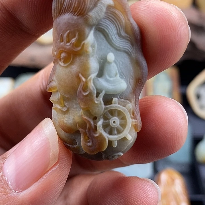 用***1翡翠未镶嵌颈饰翡翠挂件