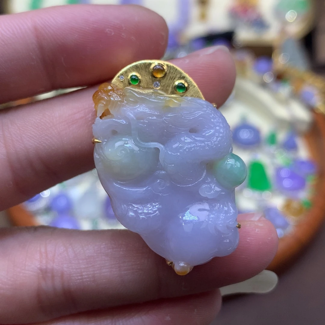 翡翠18K金镶嵌颈饰