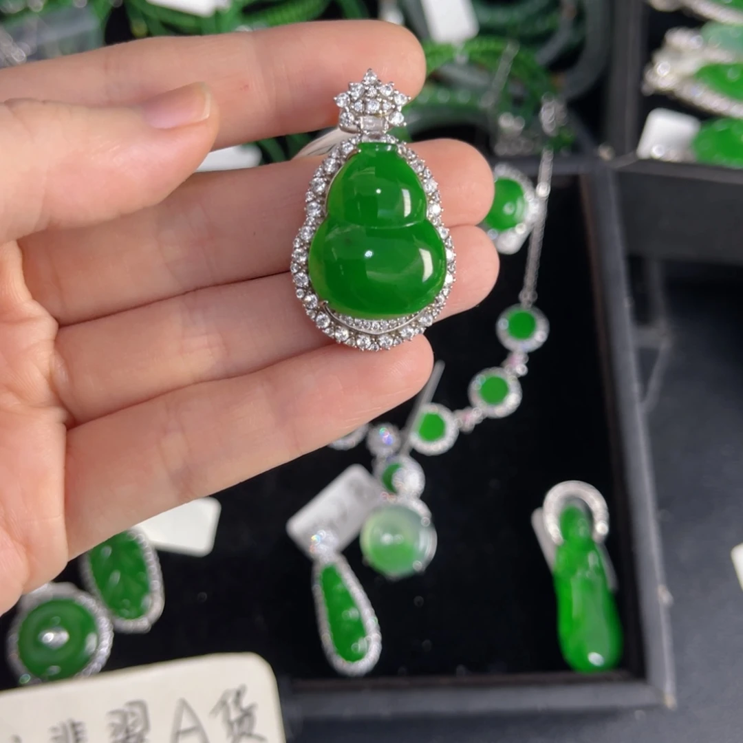 翡翠银S925镶嵌戒指葫芦吊坠