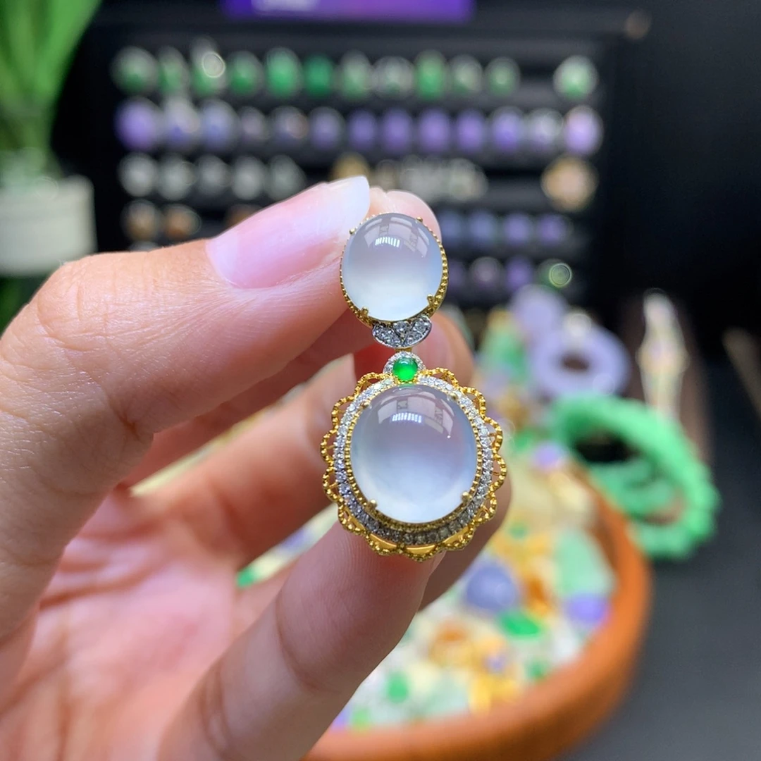 翡翠18K金镶嵌颈饰