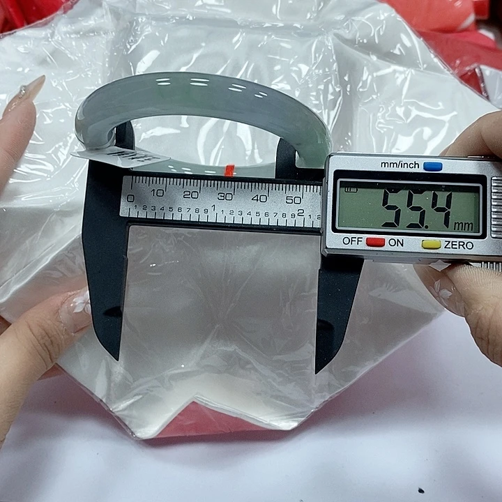 翡翠手镯未镶嵌129，。