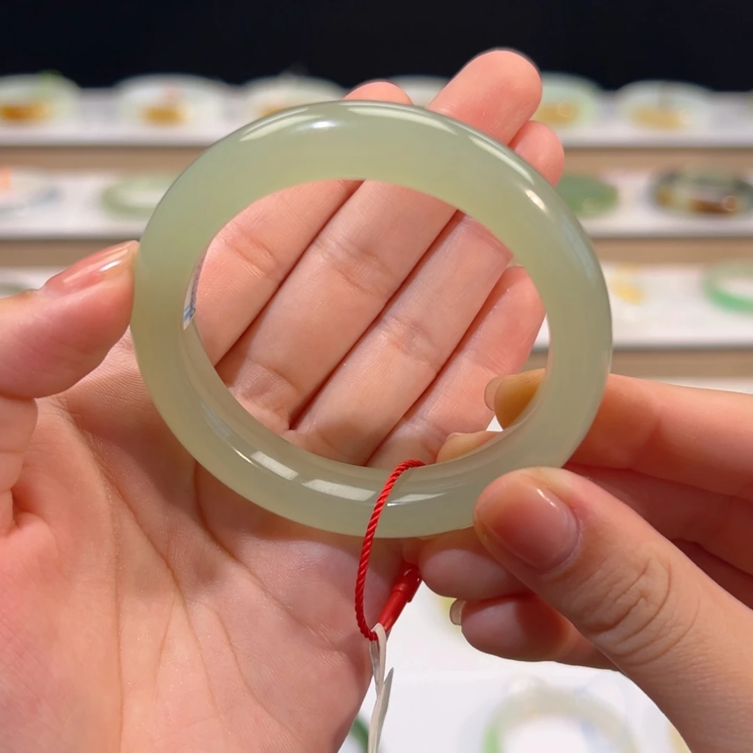 和田玉手镯未镶嵌冰晴