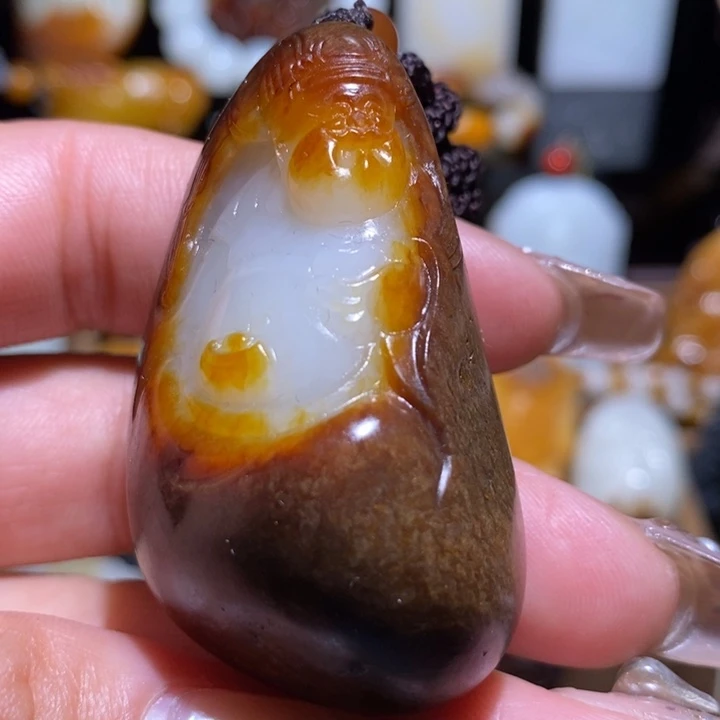 和田玉颈饰未镶嵌苏***者