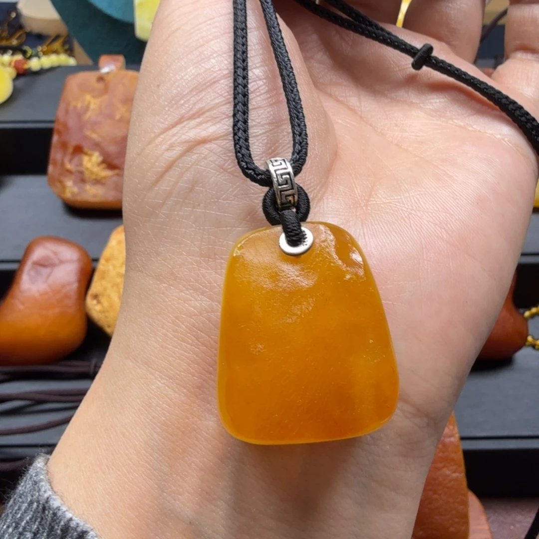 琥珀吊坠(赠链)未镶嵌