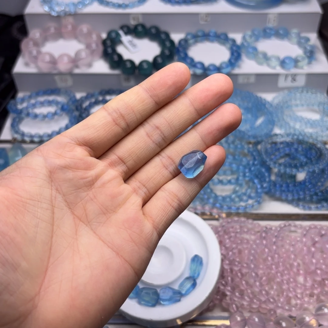 海蓝宝石裸石海蓝宝随行有点花皮福利价漏