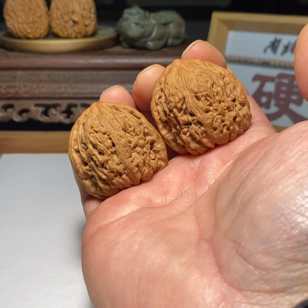 苏****丶文玩核桃南疆石精品