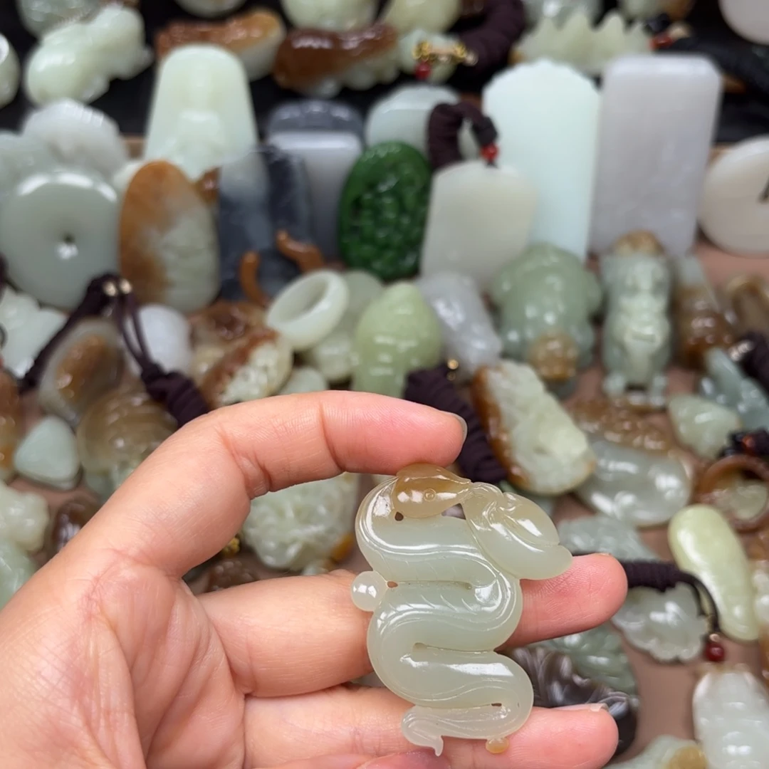 和田玉未镶嵌颈饰