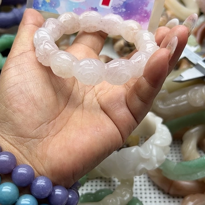 未镶嵌手镯石英岩玉