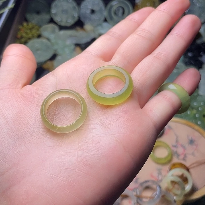 稷***熙蛇纹石玉合金颈饰戒圈无售后