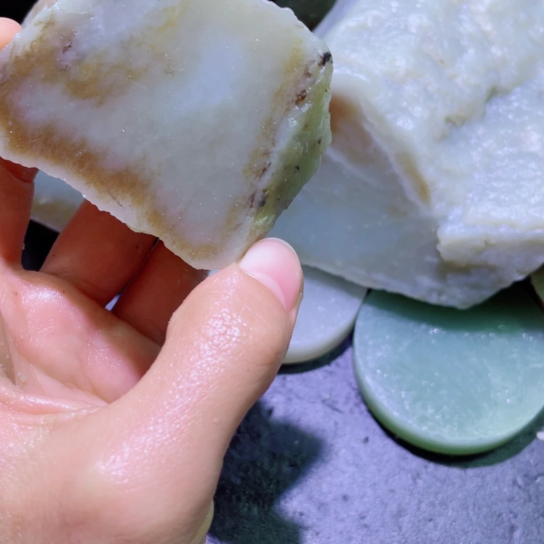 和田玉未镶嵌珠宝半成品