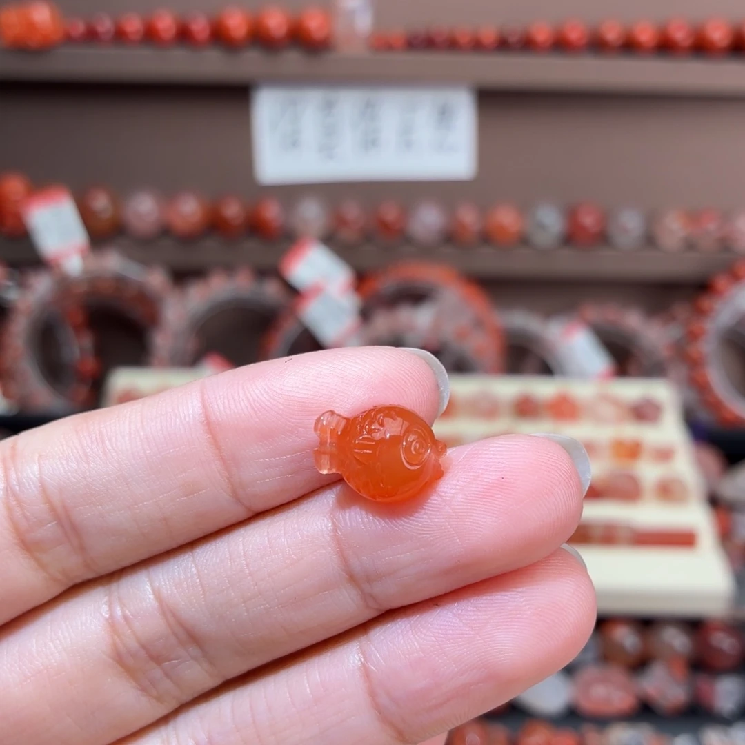 素***颜南红玛瑙未镶嵌川料嘟嘟鱼