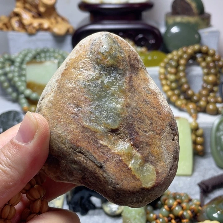 【闪购商品】未镶嵌岫岩河磨玉（透闪石质玉）把件