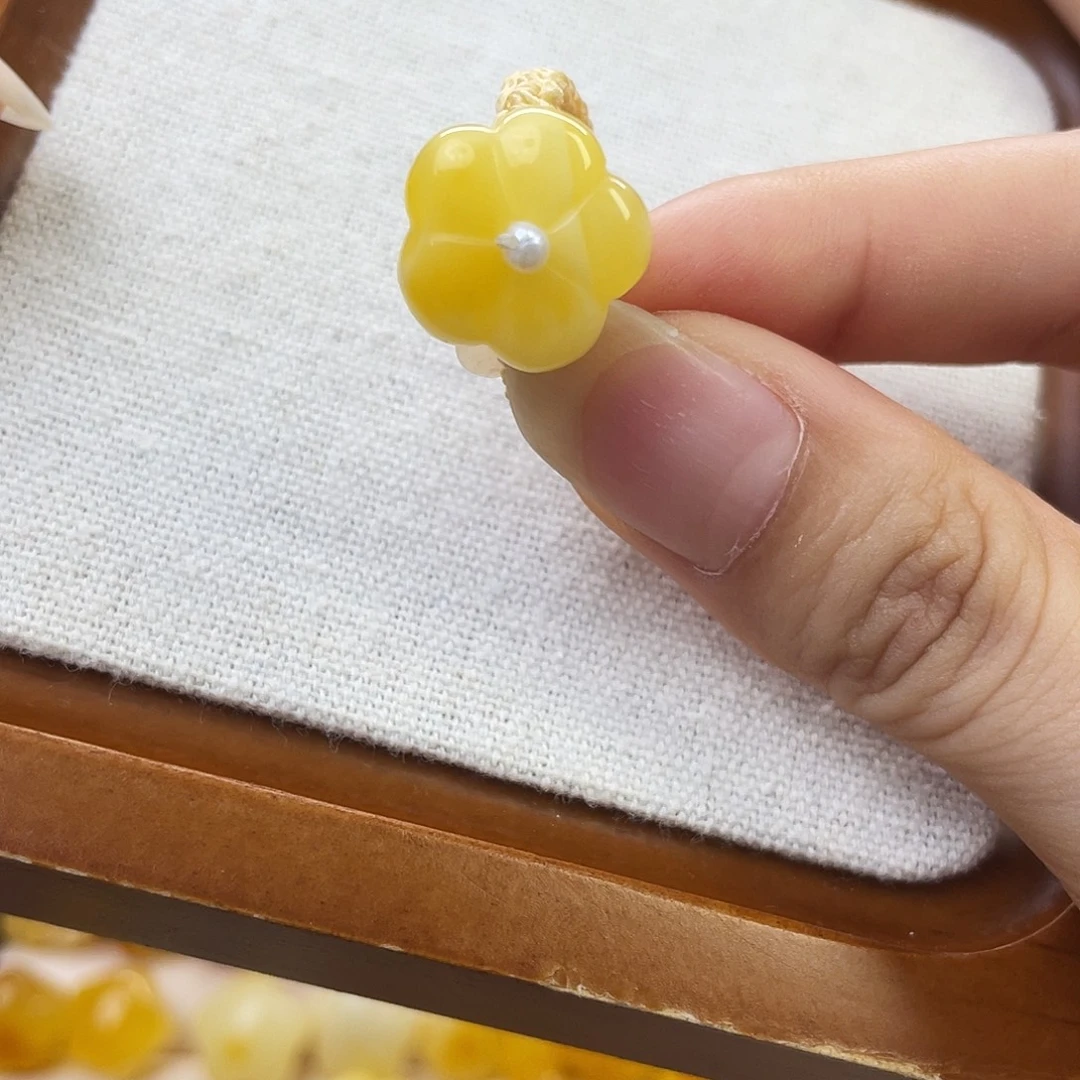 裸石琥珀未镶嵌花花戒指